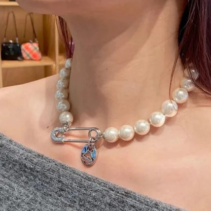 IMOGENE Safety Pin Pearl Necklace