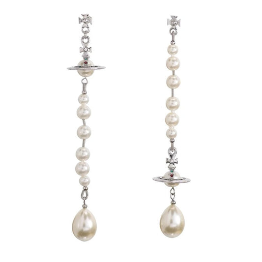 Broken pearl earrings (with box)